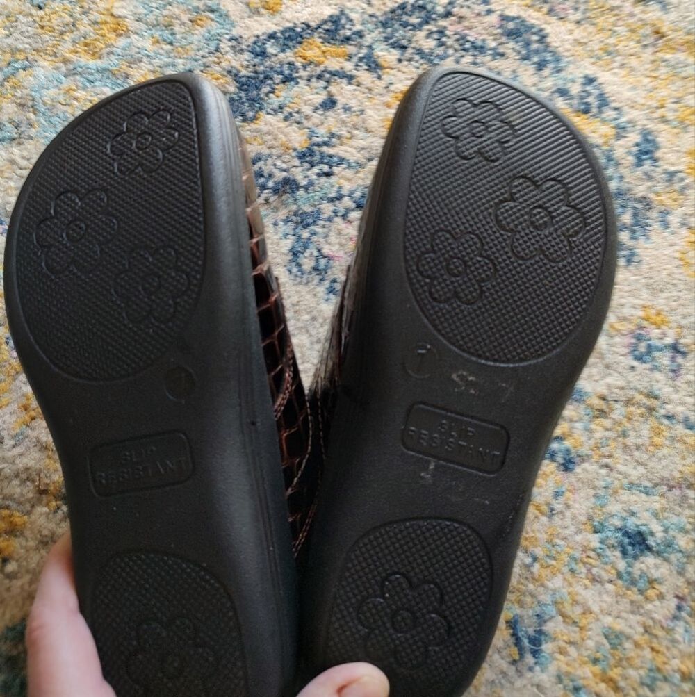 Ingaro Brown Croc Embossed Comfort Clogs Women’s Size 7M Slip On Mules - Picture 8 of 8